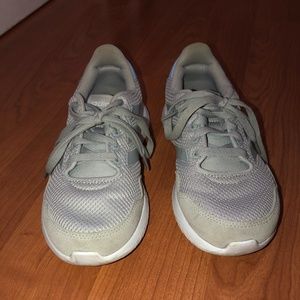 Adidas Cloudform running shoes